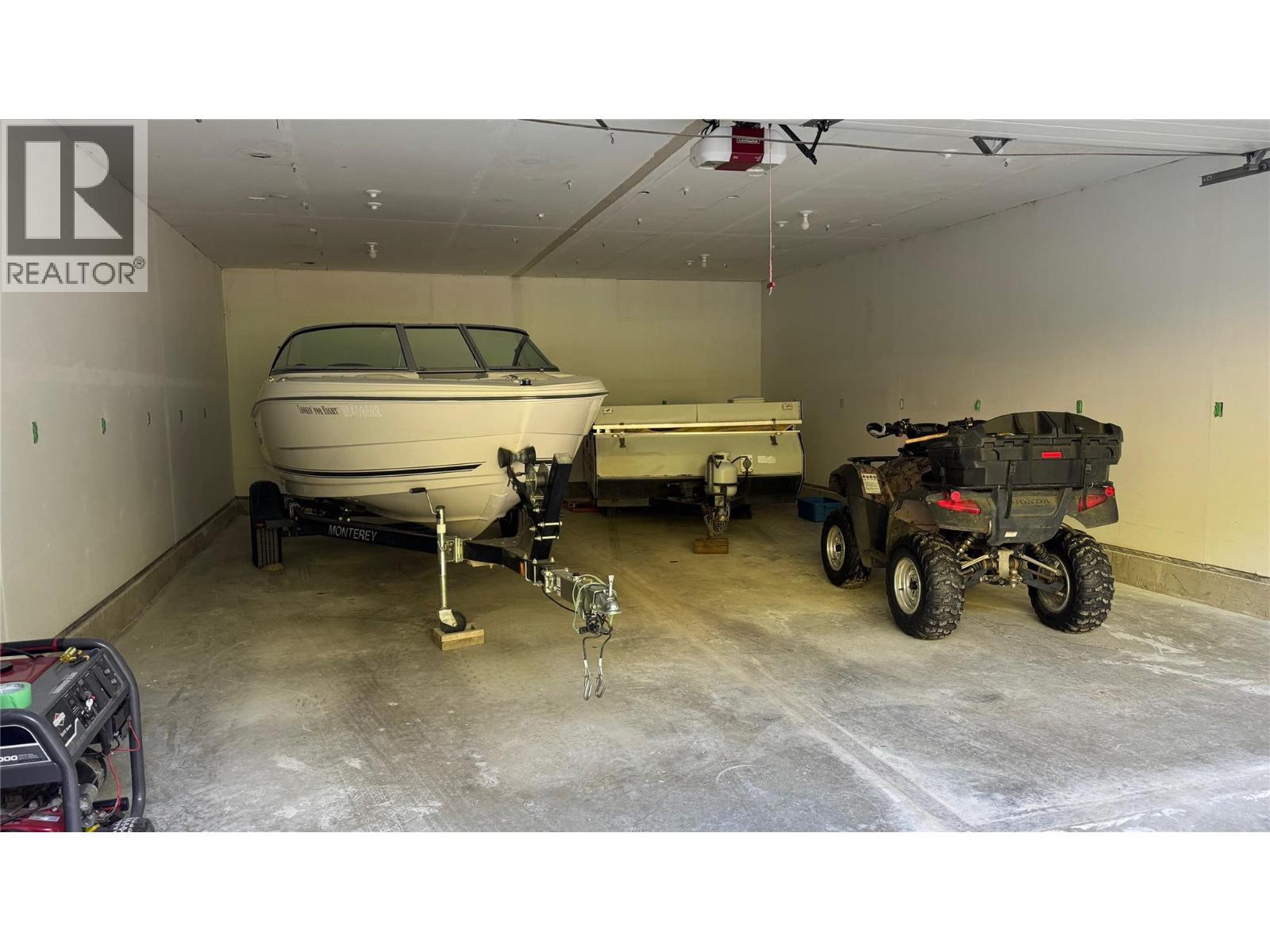 4225 3A Highway, Nelson, BC - Indoor Photo Showing Garage