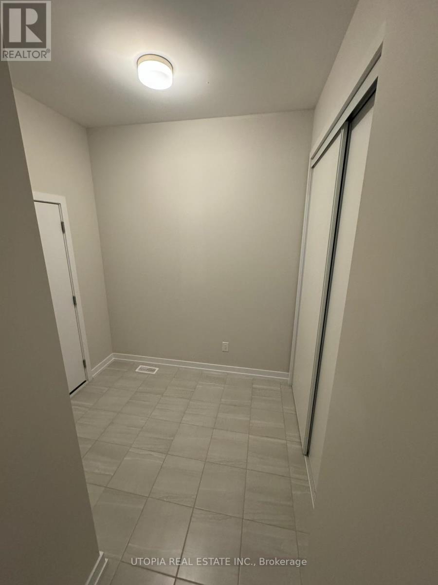 110 Hackamore Crescent, Ottawa, ON - Indoor Photo Showing Other Room