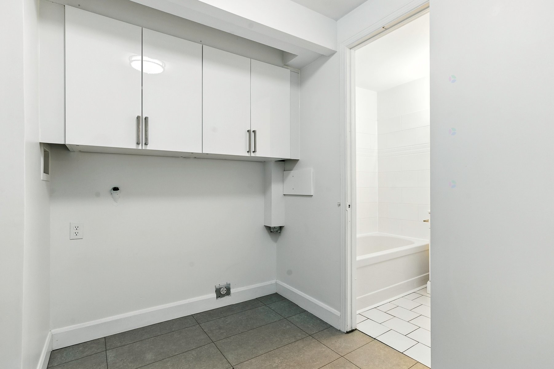 Salle de lavage - 485 - 487 Ch. Du Mont-Loup-Garou, Sainte-Adèle, QC - Indoor