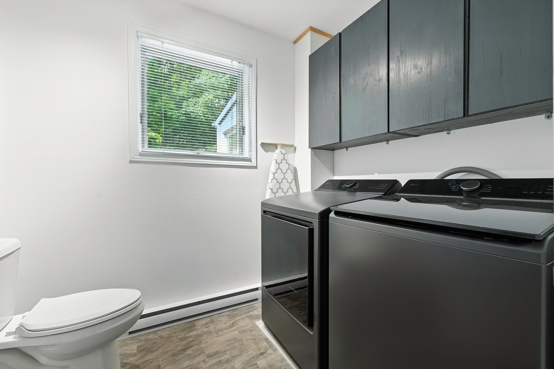 Salle de lavage - 485 - 487 Ch. Du Mont-Loup-Garou, Sainte-Adèle, QC - Indoor