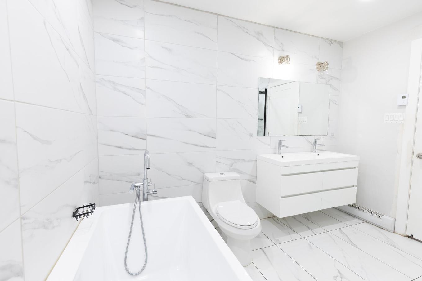 Bathroom - 235 - 237 Rue Ste-Marie, Terrebonne (Terrebonne), QC - Indoor Photo Showing Bathroom