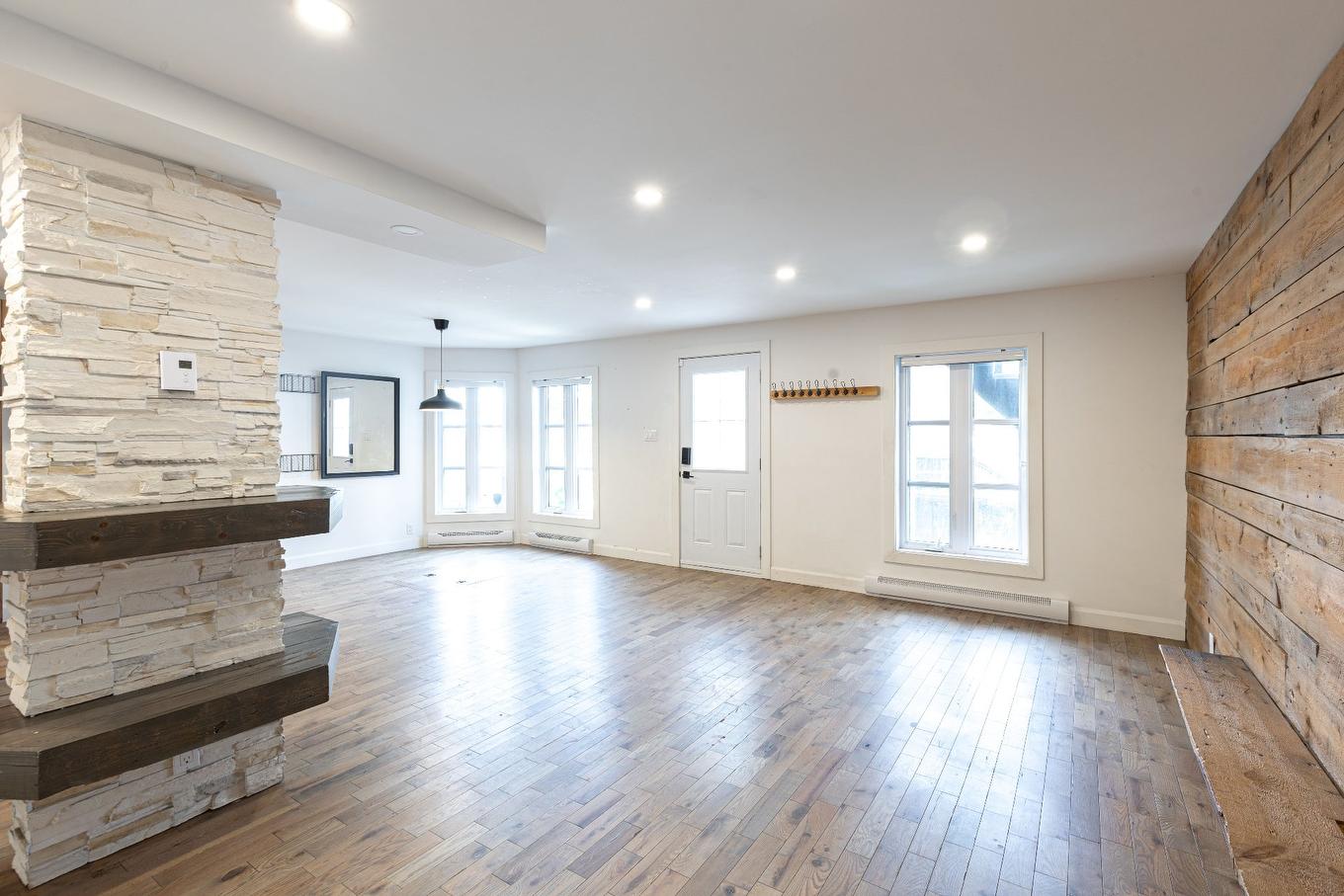 Living room - 235 - 237 Rue Ste-Marie, Terrebonne (Terrebonne), QC - Indoor Photo Showing Other Room