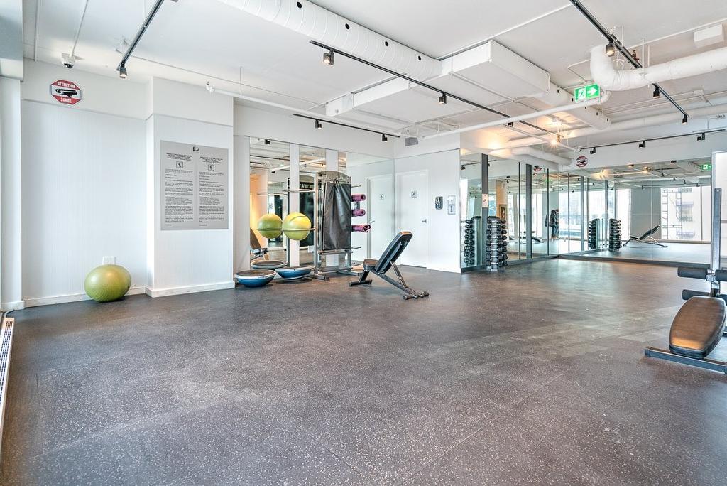 Exercise room - 2405-1211 Rue Drummond, Montréal (Ville-Marie), QC - Indoor Photo Showing Gym Room
