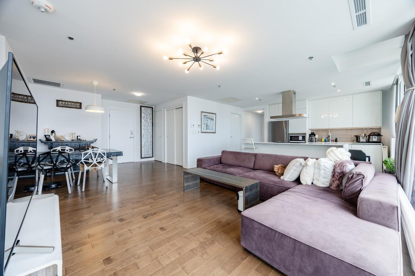 Living room - 2405-1211 Rue Drummond, Montréal (Ville-Marie), QC - Indoor Photo Showing Living Room