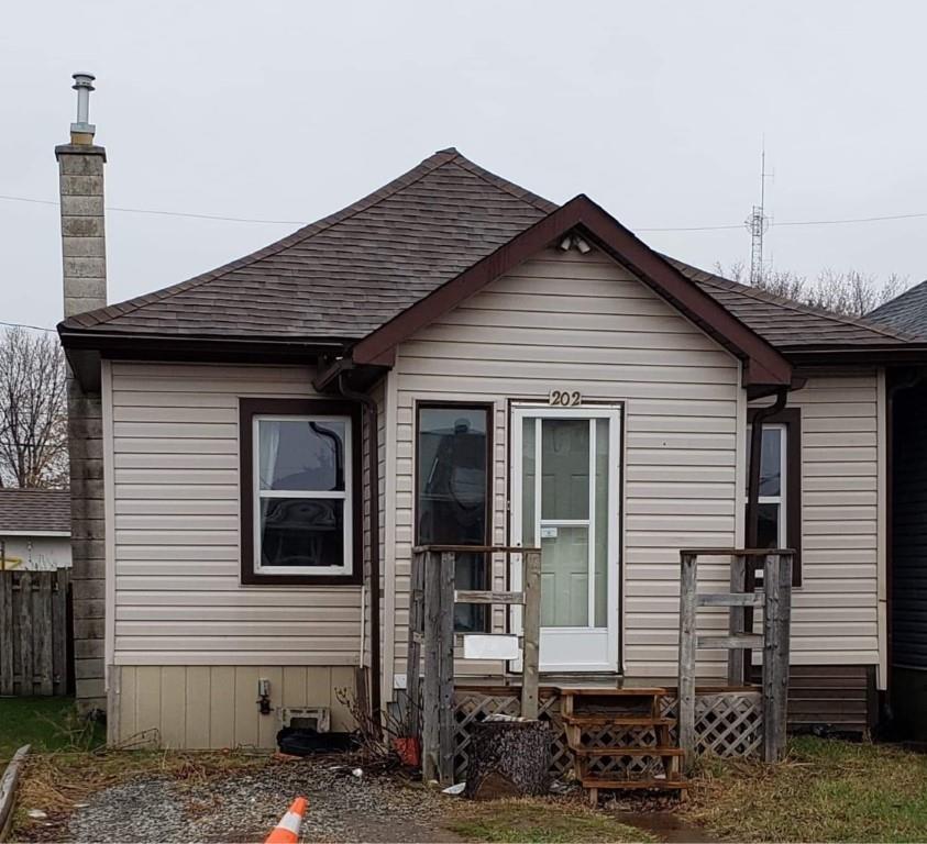 202 Cumming St, Thunder Bay, ON - Outdoor