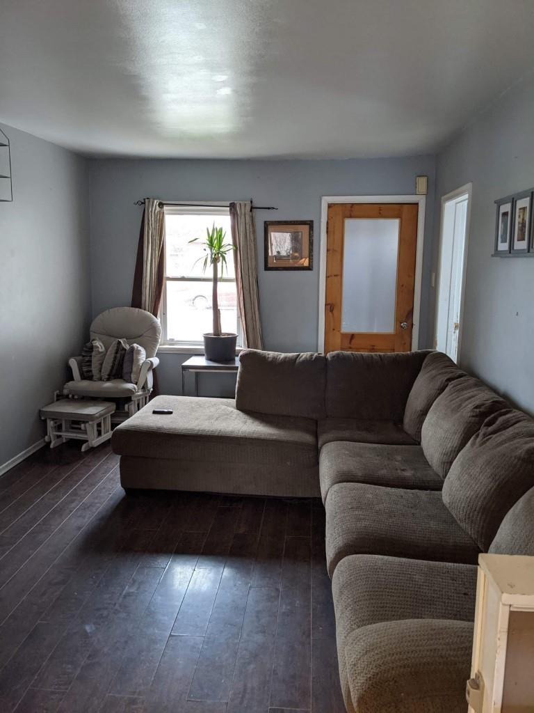 202 Cumming St, Thunder Bay, ON - Indoor Photo Showing Living Room