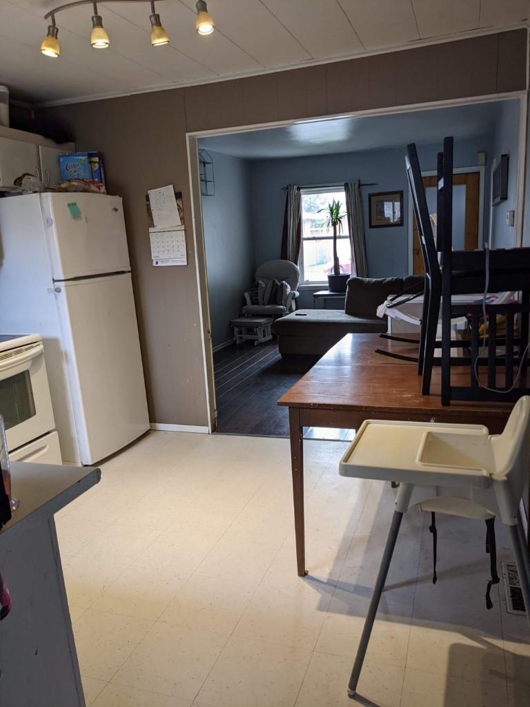 202 Cumming St, Thunder Bay, ON - Indoor Photo Showing Other Room