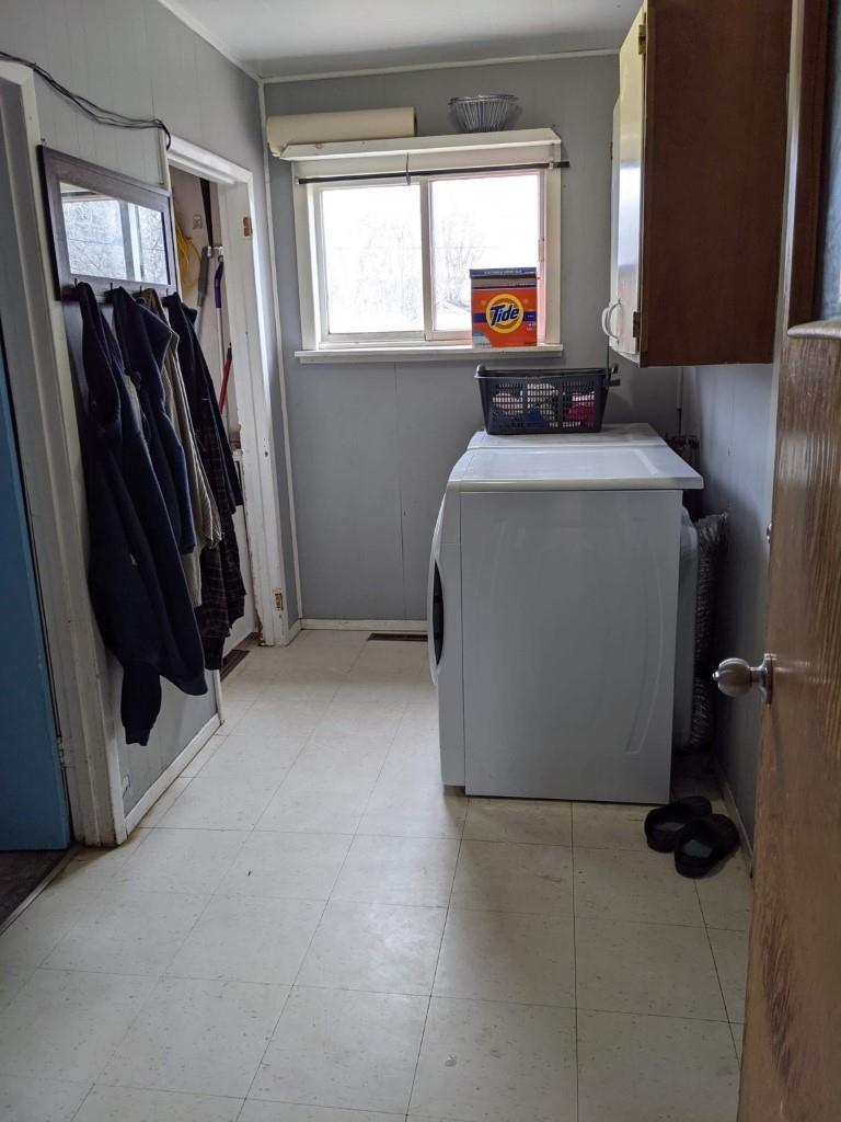 202 Cumming St, Thunder Bay, ON - Indoor Photo Showing Laundry Room