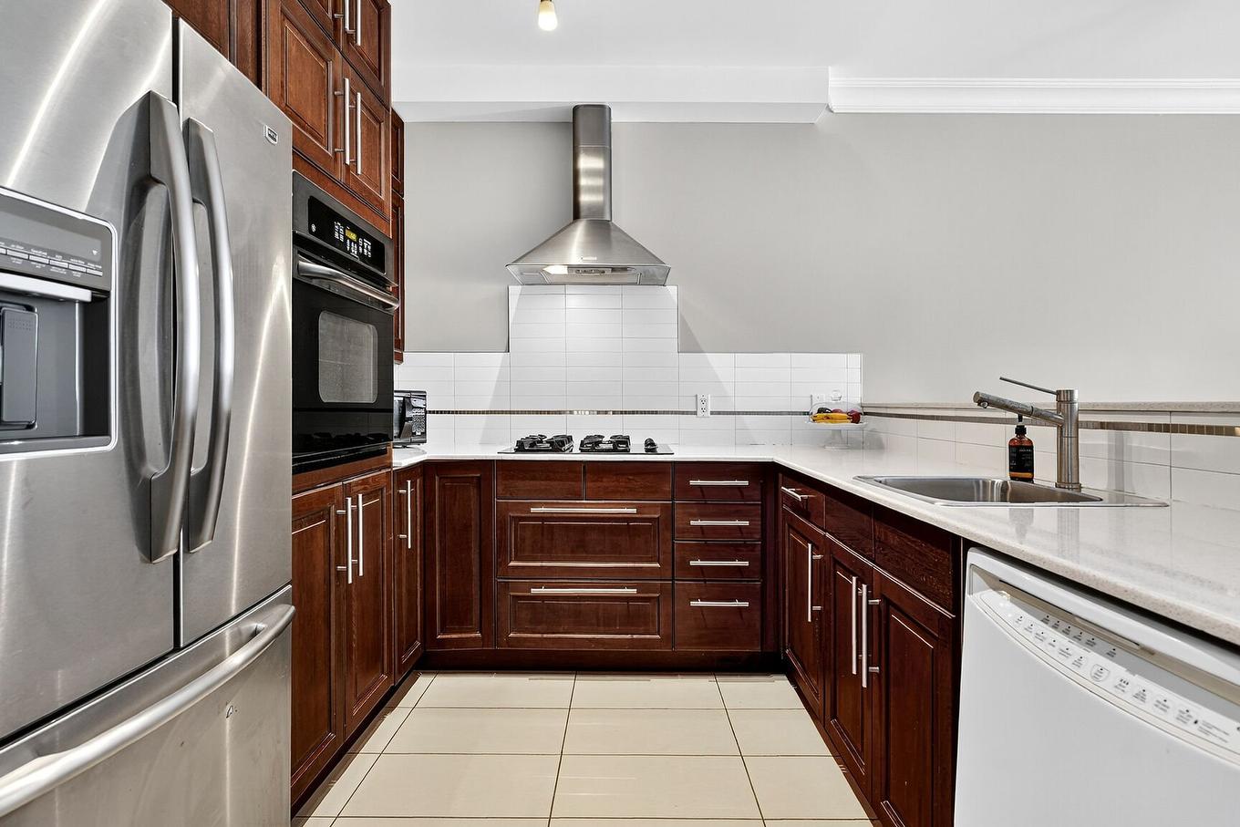 Cuisine - 202-54 Rue Ste-Marguerite, Montréal (Le Sud-Ouest), QC - Indoor Photo Showing Kitchen