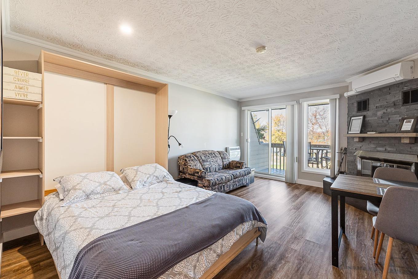 Salon - D-203-261 Rue Merry S., Magog, QC - Indoor Photo Showing Bedroom