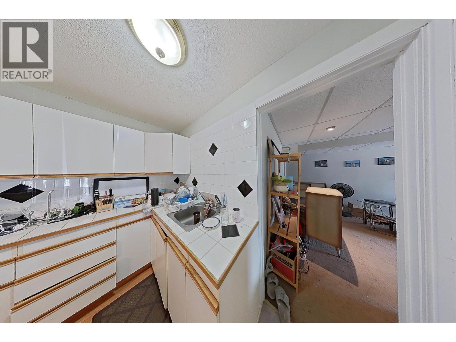 BASEMENT SUITE - Kitchen - 3011 11 Street, Vernon, BC - Indoor Photo Showing Kitchen