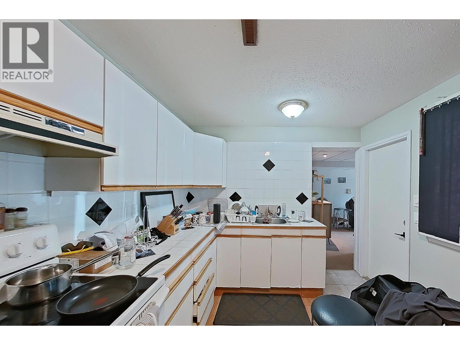 BASEMENT SUITE - Kitchen - 3011 11 Street, Vernon, BC - Indoor Photo Showing Kitchen