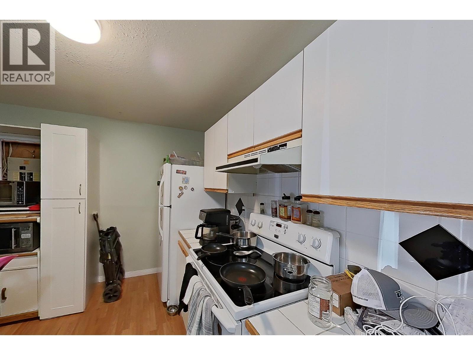 BASEMENT SUITE - Kitchen - 3011 11 Street, Vernon, BC - Indoor Photo Showing Kitchen