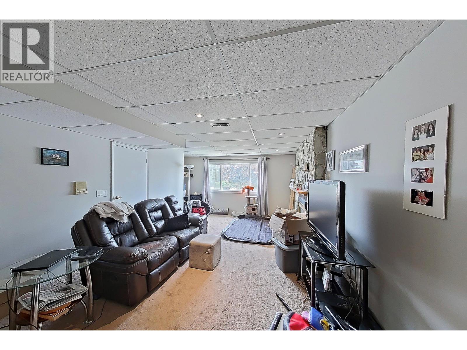 BASEMENT SUITE - LIVING ROOM - 3011 11 Street, Vernon, BC - Indoor