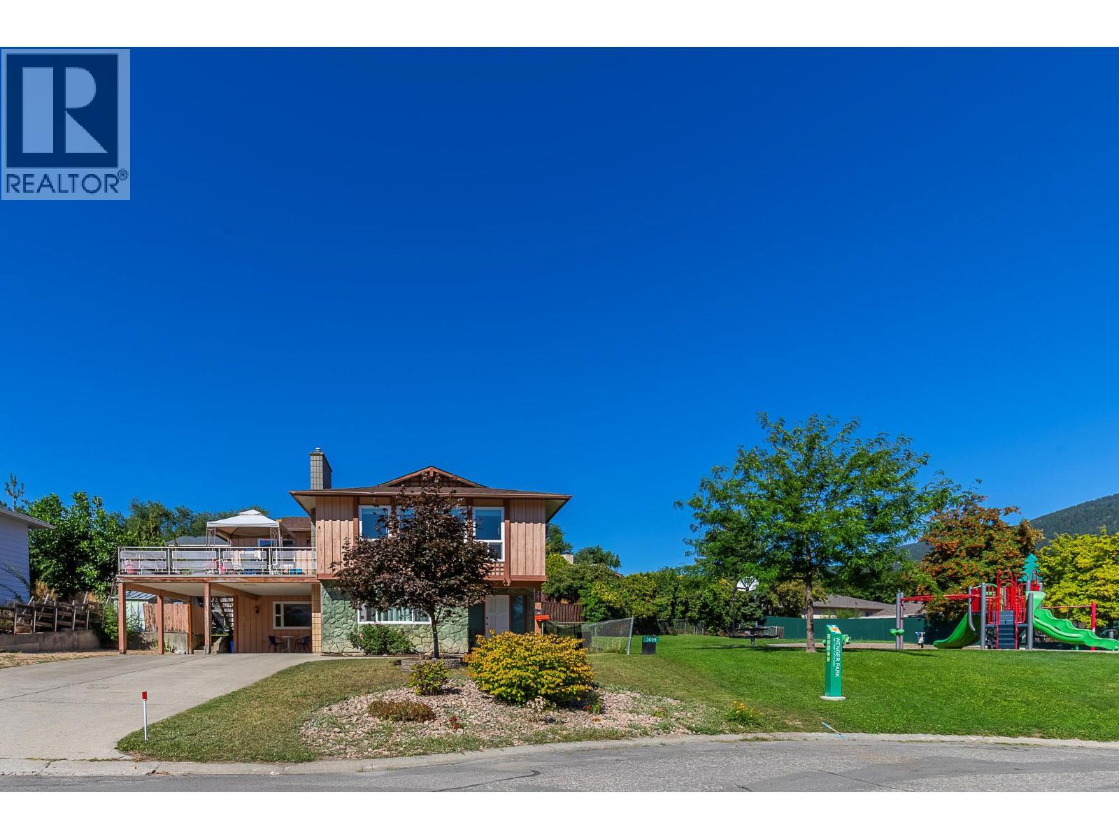 HOUSE - Right beside the playground! - 3011 11 Street, Vernon, BC - Outdoor