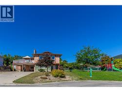 HOUSE - Right beside the playground! -