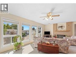 LIVING ROOM - Extra large for gathering with friends & family! -