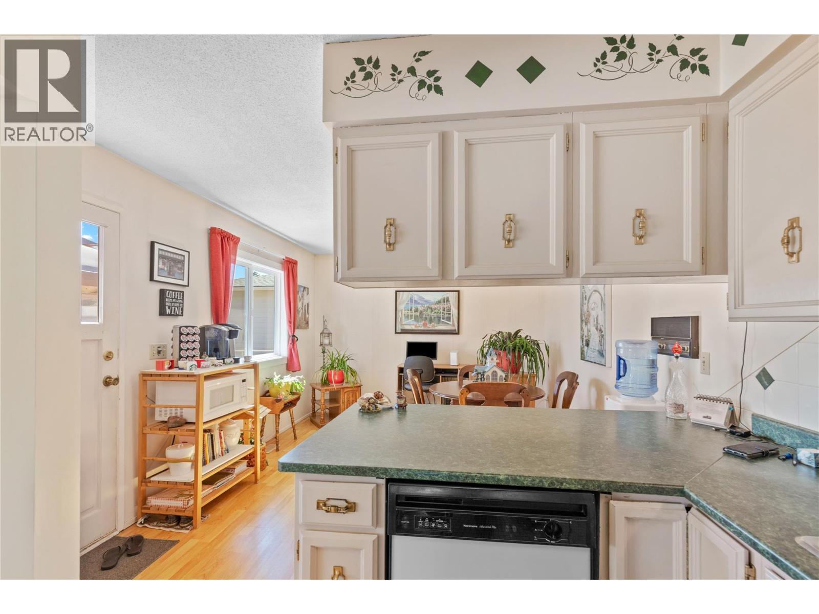 KITCHEN - Lots of storage & prepping space! - 3011 11 Street, Vernon, BC - Indoor