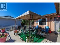 SUNDECK - Big enough for any gathering! -