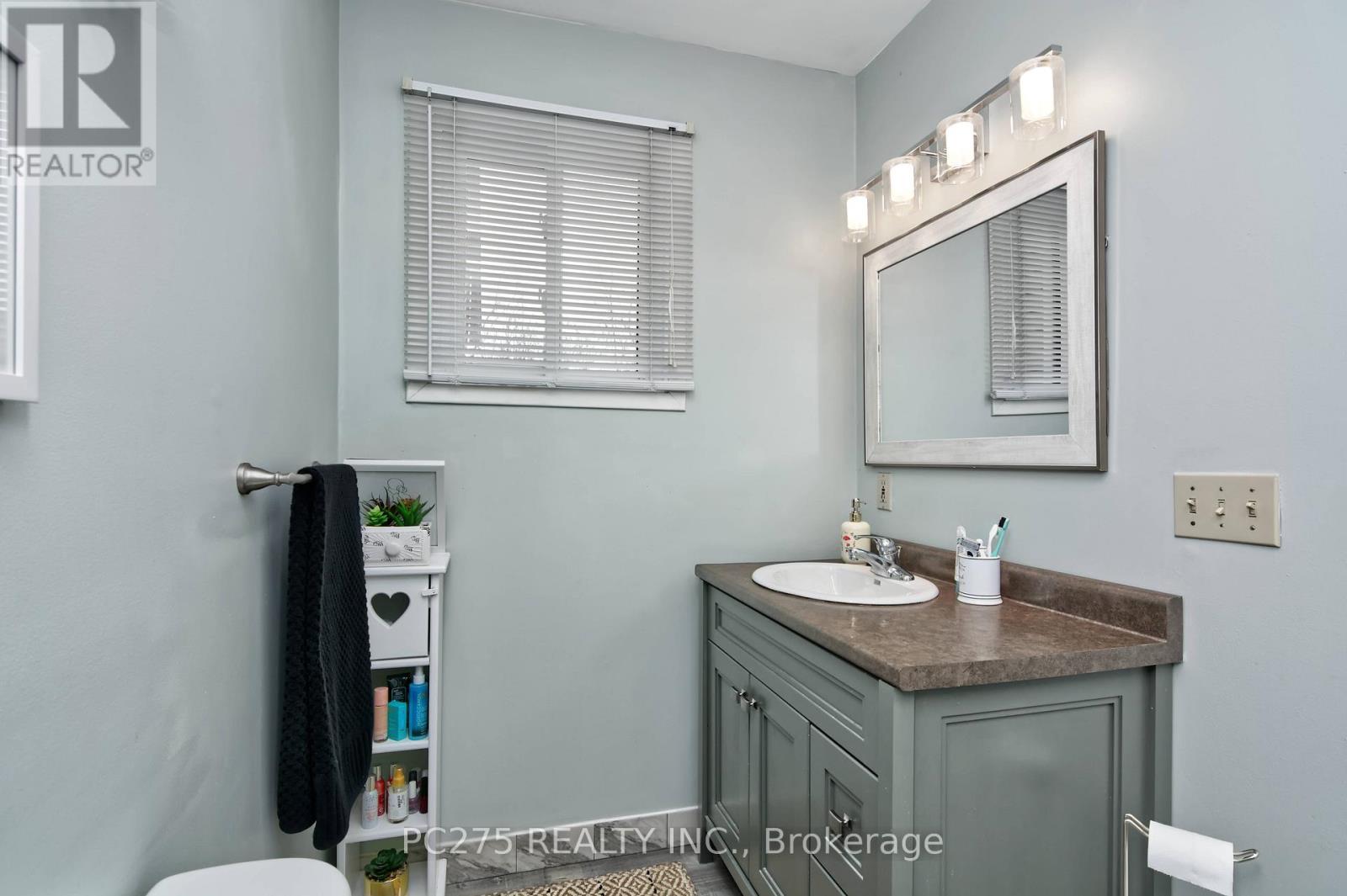 24 - 301 Carlow Road, Central Elgin, ON - Indoor Photo Showing Bathroom