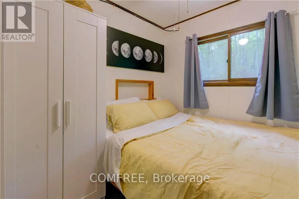 199 West Devil Lake Lane, Frontenac (Frontenac South), ON - Indoor Photo Showing Bedroom
