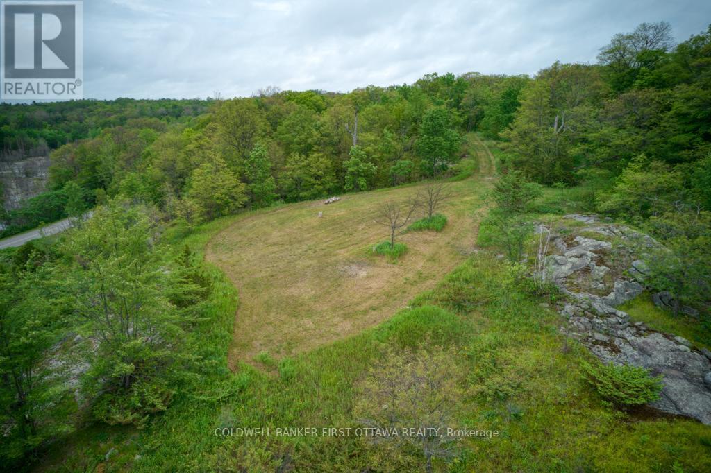 Peaceful privacy - 16 Grey Owl Road, Frontenac (Frontenac South), ON