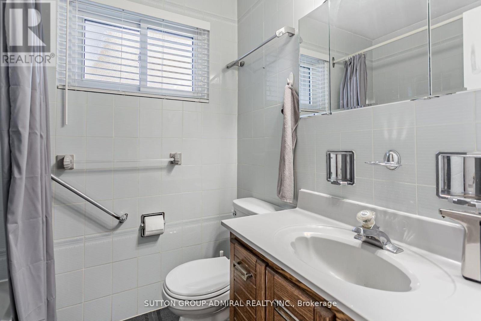 Upper - 102 Cornwall Road, Brampton, ON - Indoor Photo Showing Bathroom