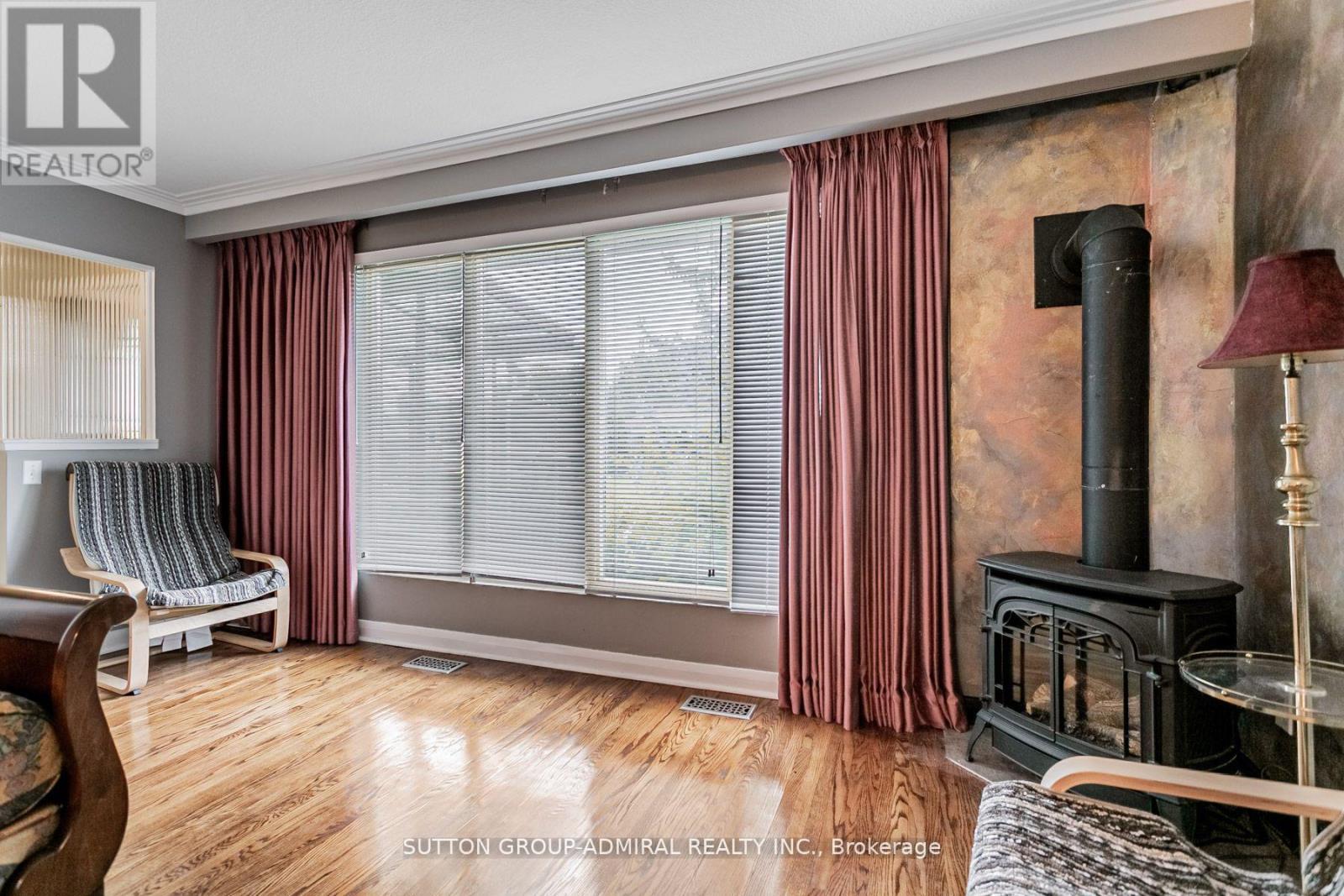 Upper - 102 Cornwall Road, Brampton, ON - Indoor With Fireplace