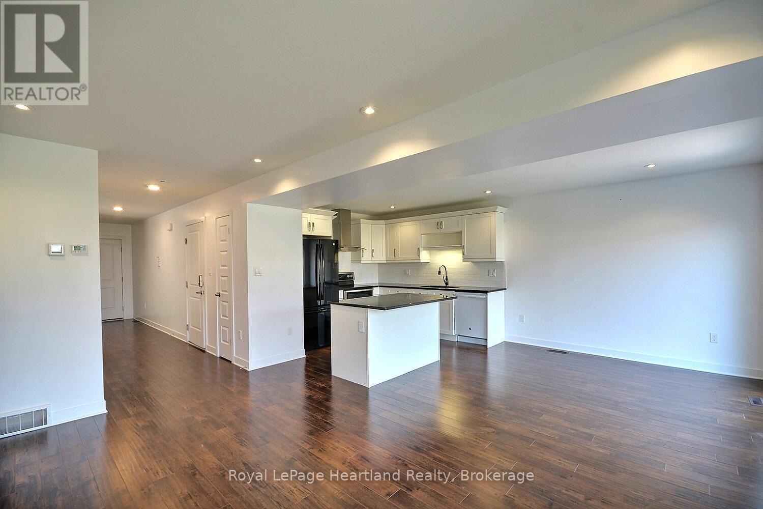 371 Beech Street, Lucan Biddulph (Lucan), ON - Indoor Photo Showing Kitchen
