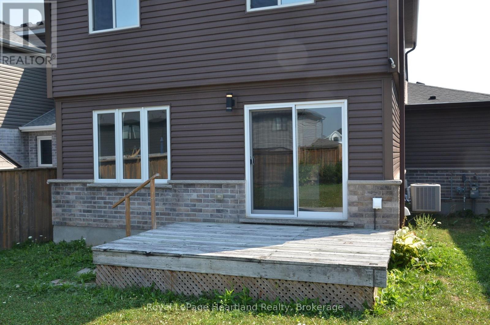 371 Beech Street, Lucan Biddulph (Lucan), ON - Outdoor