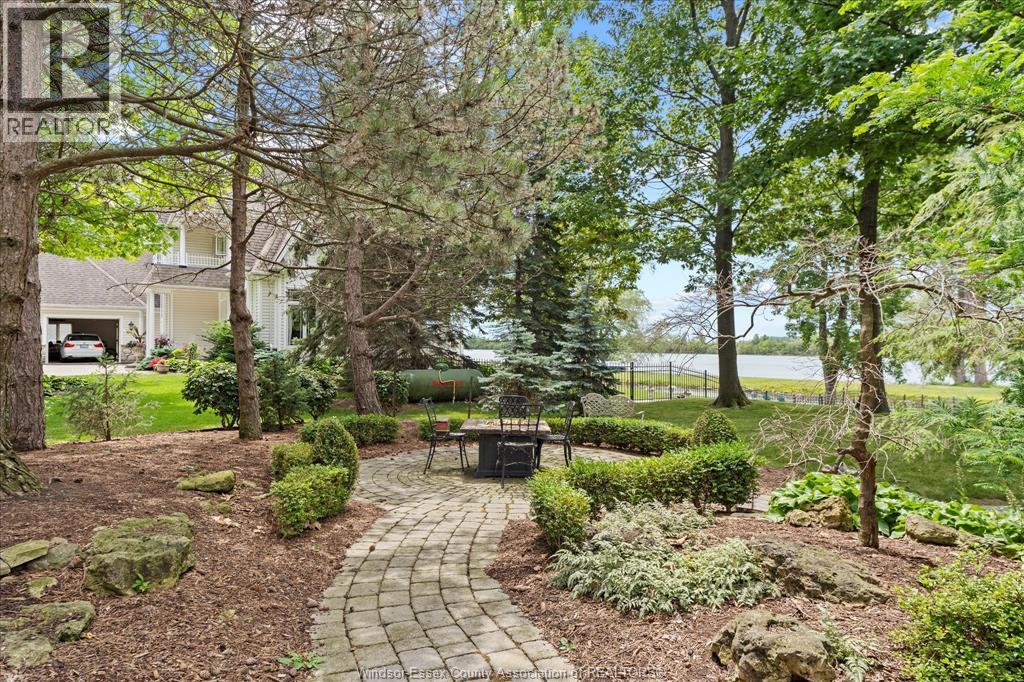 318 Crystal Bay Drive, Amherstburg, ON - Outdoor