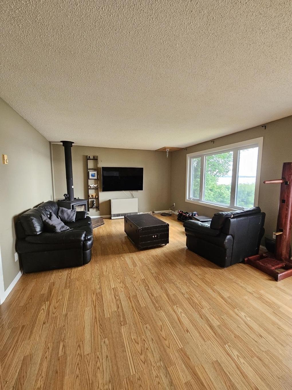 214 Lakeshore Drive, Ignace, ON - Indoor Photo Showing Living Room