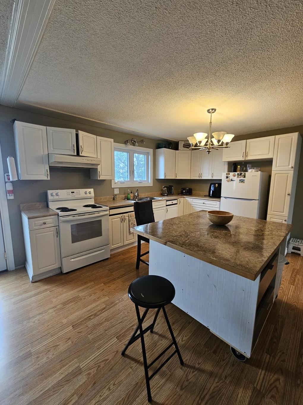 214 Lakeshore Drive, Ignace, ON - Indoor Photo Showing Kitchen With Double Sink