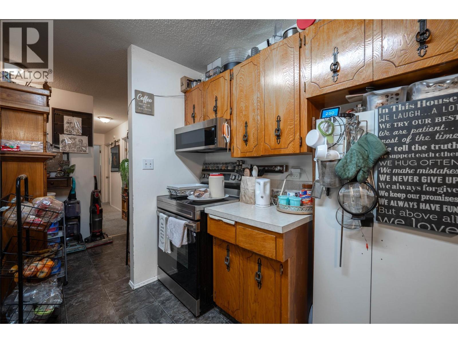3710 25 Avenue, Vernon, BC - Indoor Photo Showing Kitchen