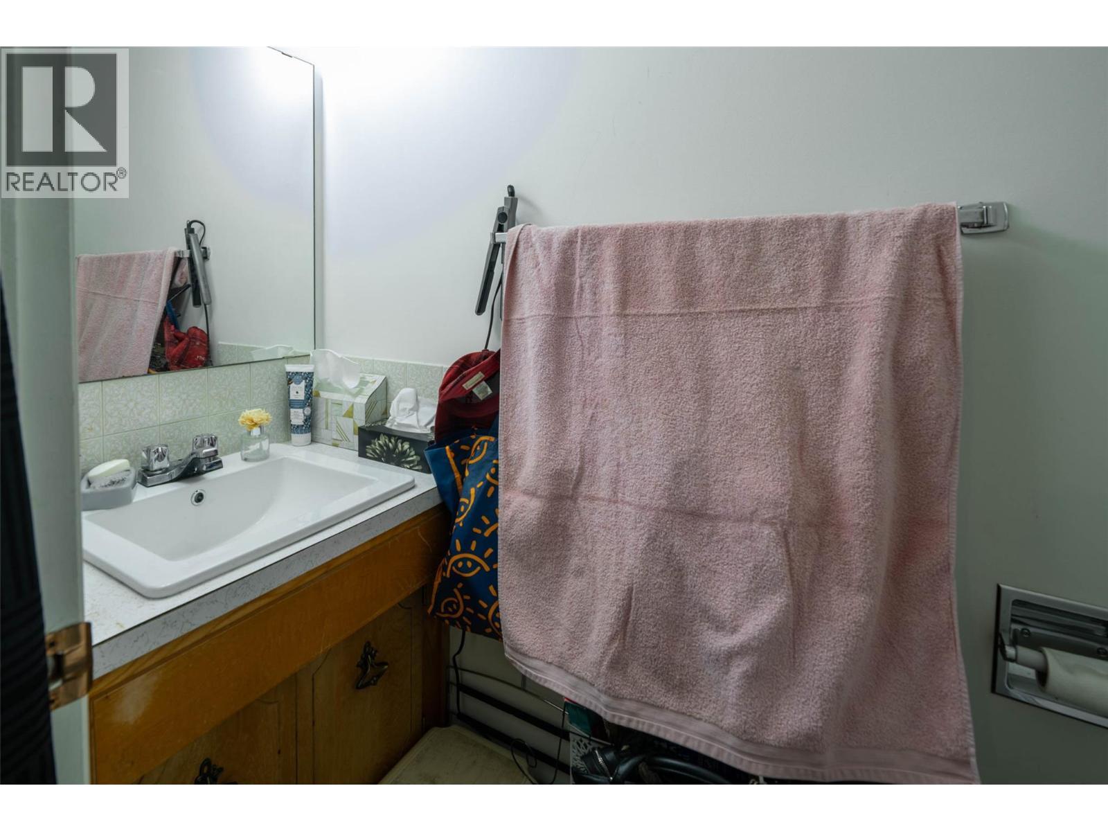 3710 25 Avenue, Vernon, BC - Indoor Photo Showing Bathroom