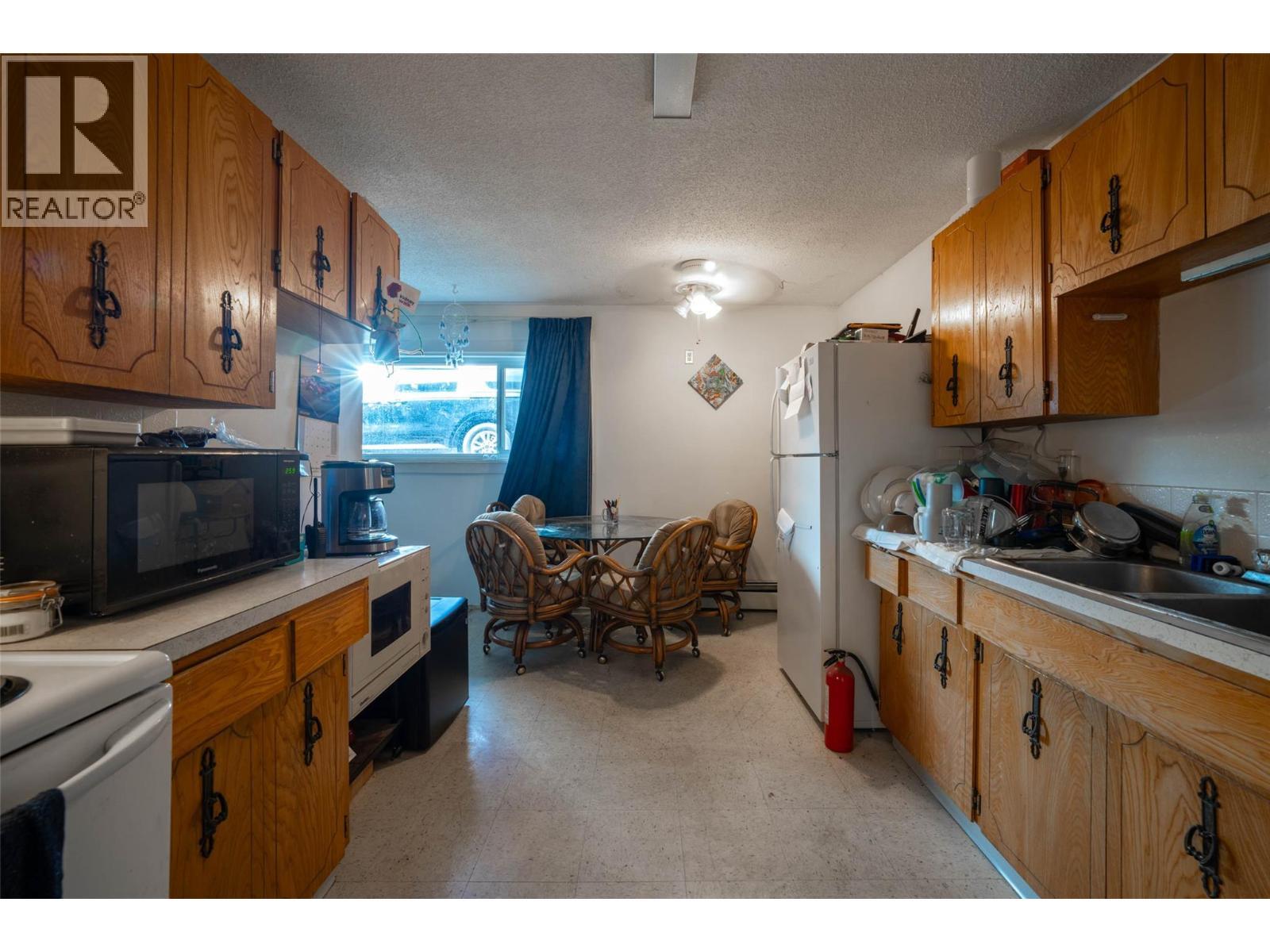 3710 25 Avenue, Vernon, BC - Indoor Photo Showing Kitchen