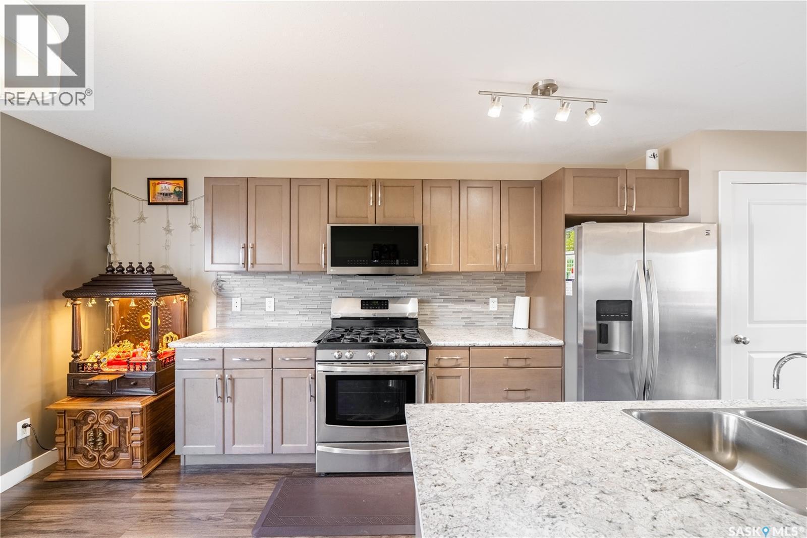 5500 Tutor Way, Regina, SK - Indoor Photo Showing Kitchen With Double Sink