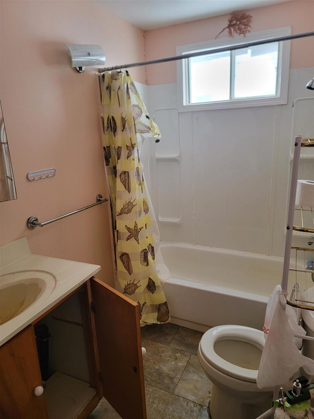 124 Sykes Street, Atikokan, ON - Indoor Photo Showing Bathroom