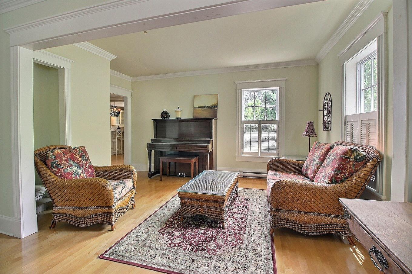 Den - 890 Rue Clough, Ayer'S Cliff, QC - Indoor Photo Showing Living Room