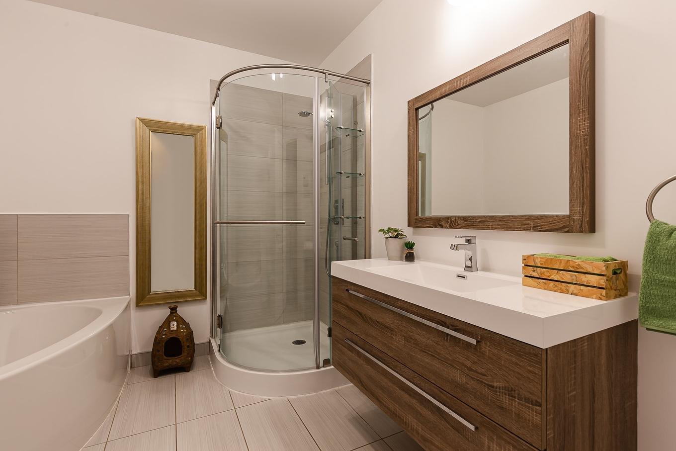 Bathroom - 2-2244 Rue Victoria, Montréal (Lachine), QC - Indoor Photo Showing Bathroom