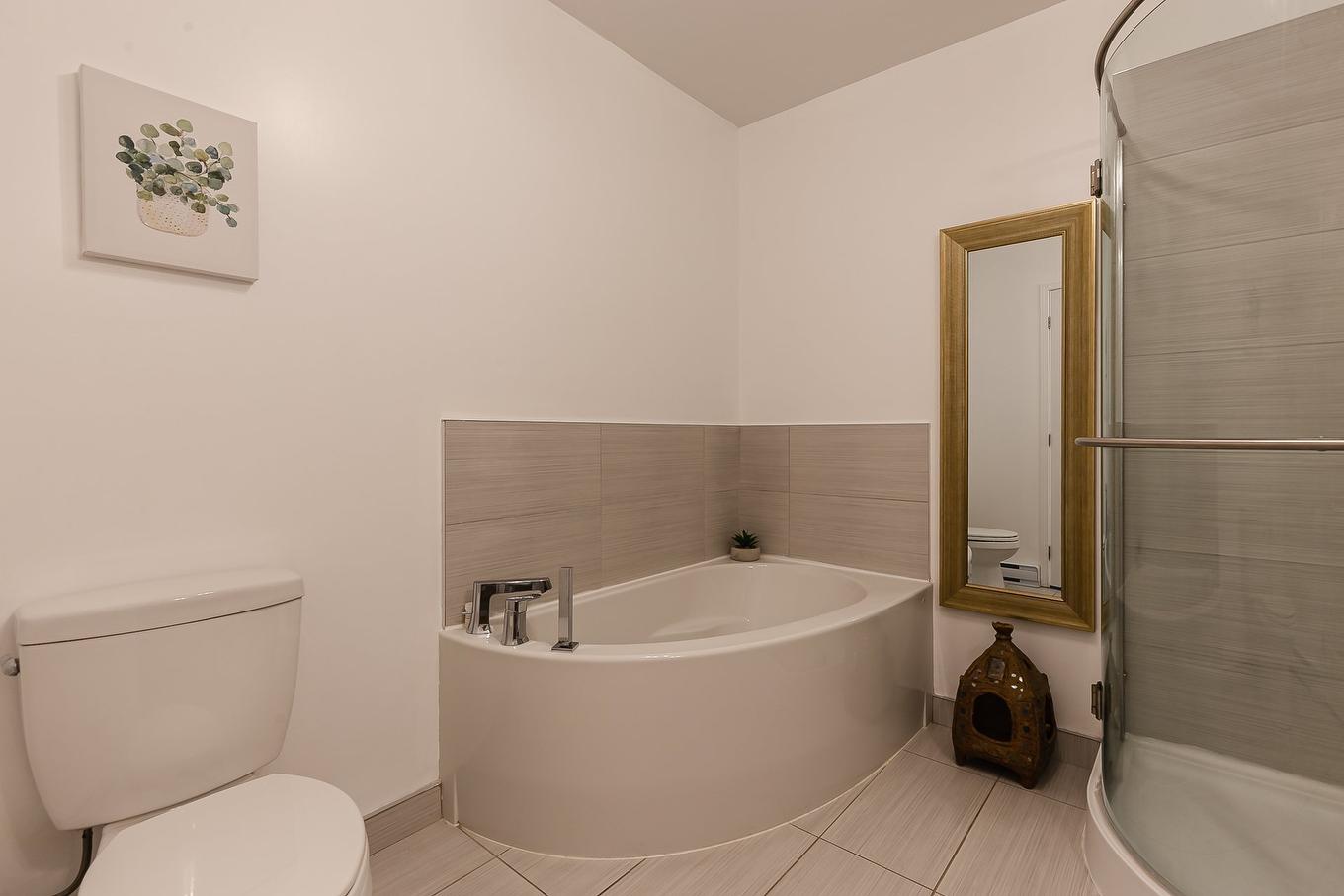 Bathroom - 2-2244 Rue Victoria, Montréal (Lachine), QC - Indoor Photo Showing Bathroom