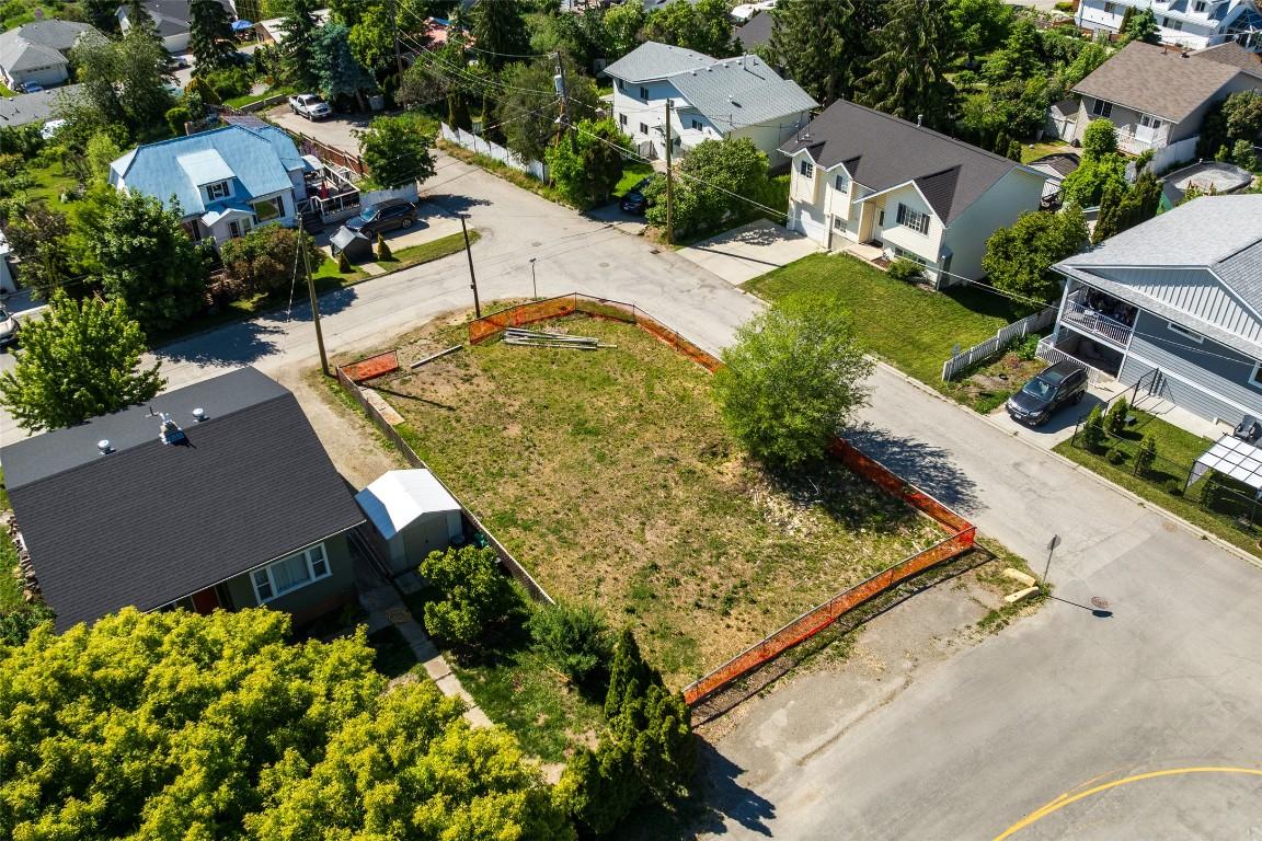 520 8Th Avenue, Creston, BC