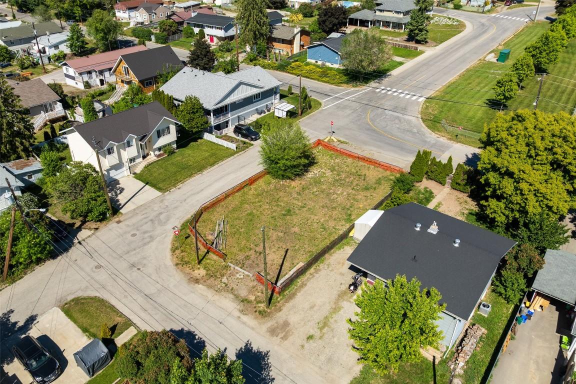 520 8Th Avenue, Creston, BC