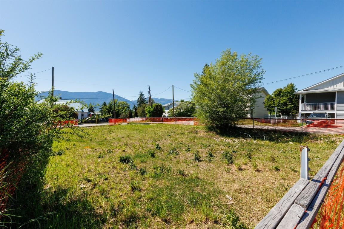 520 8Th Avenue, Creston, BC