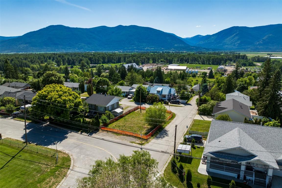 520 8Th Avenue, Creston, BC