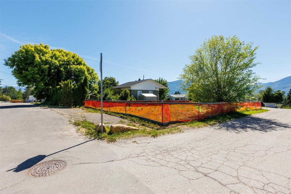 520 8Th Avenue, Creston, BC