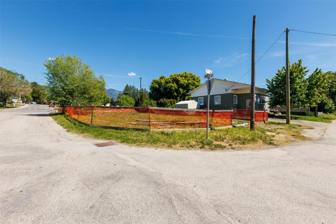 520 8Th Avenue, Creston, BC