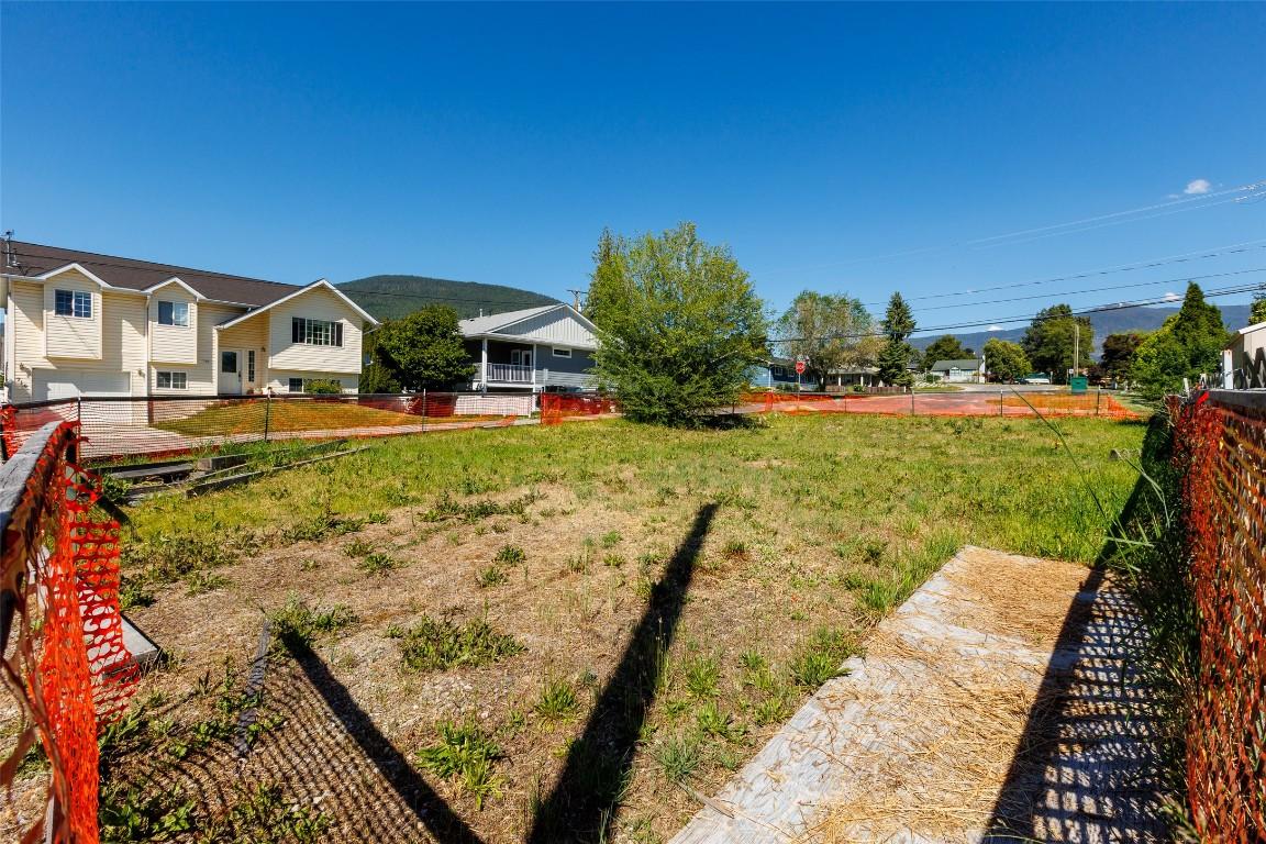 520 8Th Avenue, Creston, BC