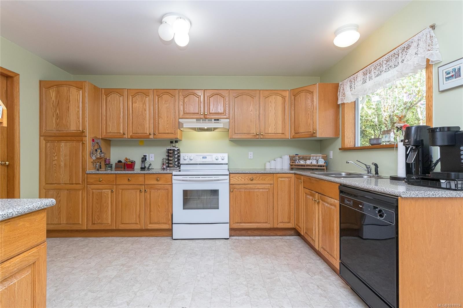 667 Goldie Ave, Langford, BC