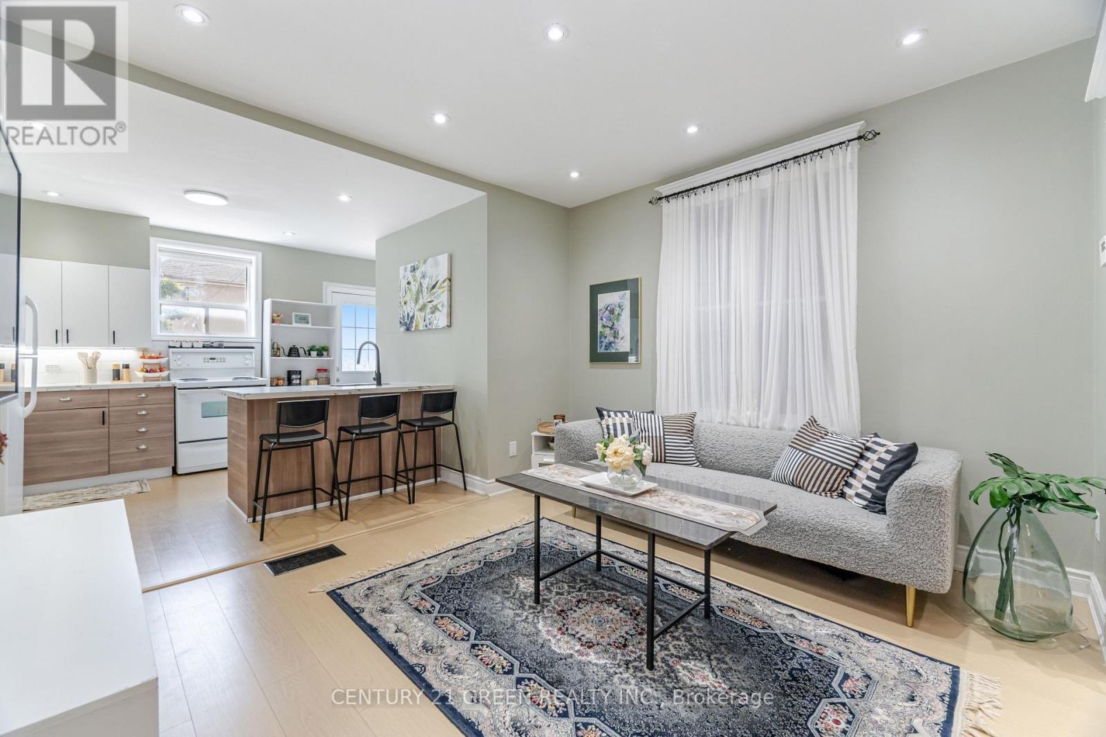 61 Stirton Street, Hamilton, ON - Indoor Photo Showing Living Room